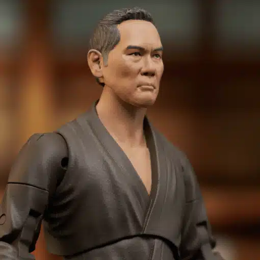 Figura Chozen Toguchi – Cobra Kai Serie 2 – 18 cm – Edición Deluxe Diamond Select Toys con Accesorios - Imagen 4