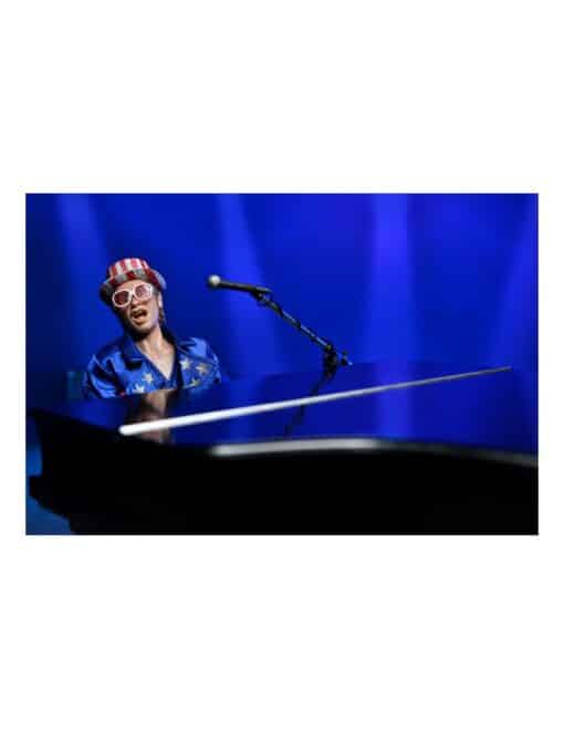 NECA FIGURA PREMIUM ELTON JHON LIVE 1976 EDICIÓN COLECCIONISTA - Imagen 4