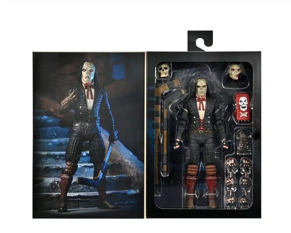 NECA TMNT x Universal Monsters Casey Jones The Phantom 18 cm figura articulada con diseño gótico.