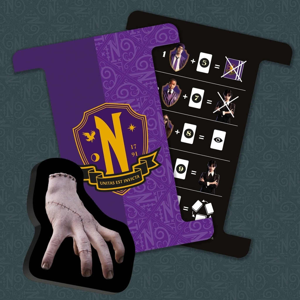 Juego de cartas Miércoles Criaturas y Excluidos componentes.