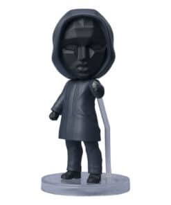 Front Man Figuarts Mini Figura 9 cm coleccionable oficial de El Juego del Calamar ideal para fans y coleccionistas.