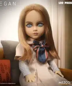 Muñeco M3GAN coleccionable de cine de horror perfecto para estanterías temáticas.