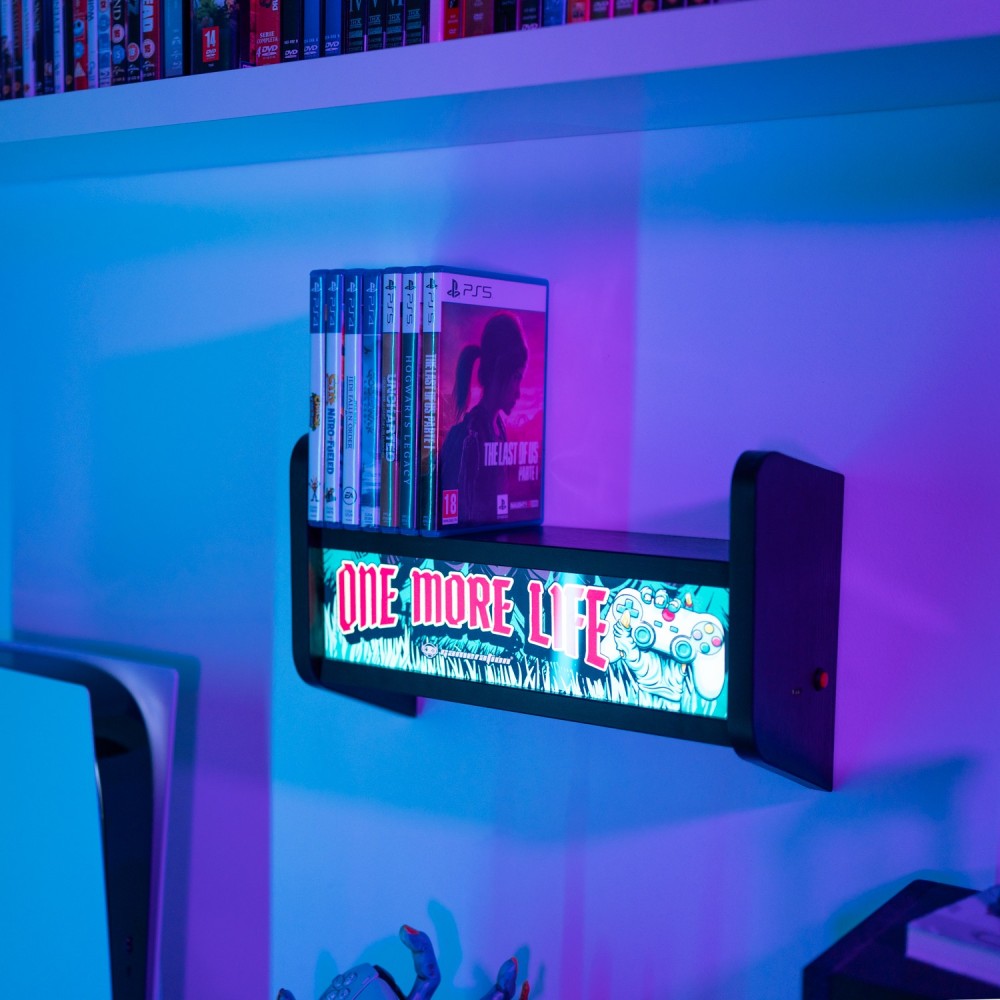 Lámpara Arcade One More Life iluminación gaming retro para escritorio.