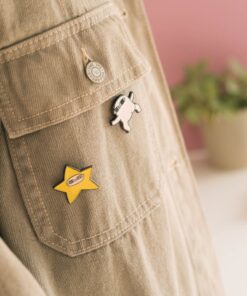 Set de 4 Pins Ketnipz insignias para mochilas y colección.