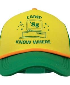 Camp Know Where Gorra de Béisbol réplica a escala real para fans y coleccionistas.