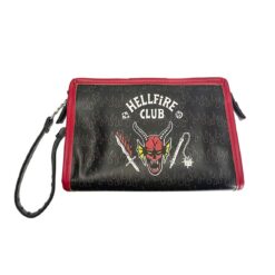 Neceser Hellfire Club Stranger Things oficial para viajes y uso diario.