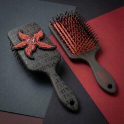 Cepillo Rectangular Stranger Things accesorio oficial práctico.