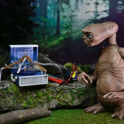 et figura neca deluxe luz pecho