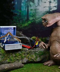 et figura neca deluxe luz pecho