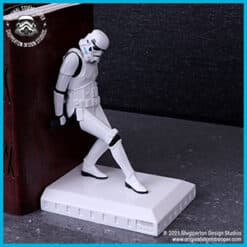 Sujetablibros Stormtrooper Nemesis Now detalle de las figuras